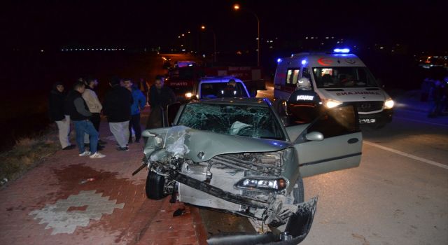 İki Otomobilin Çarpıştığı Kazada 6 Kişi Yaralandı