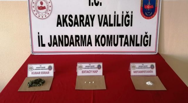 Jandarma Zehir Tacirlerine Geçit Vermiyor