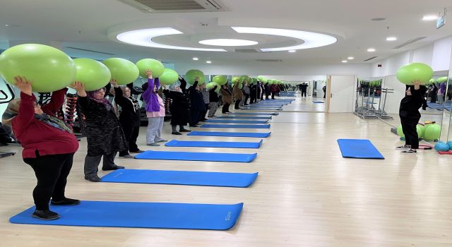 60 Yaş ve Üzeri Kadınlar Aktivite Merkezleri İle Hareketli Yaşıyor