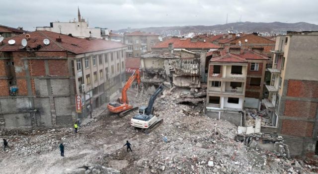 HAMİDİYE KENTSEL DÖNÜŞÜM PROJESİNDE YIKIM ÇALIŞMALARI HIZLANDI