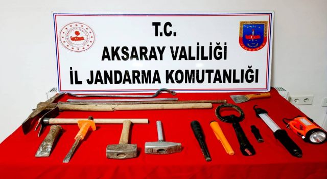 Defineciler Suçüstü Yakalandı