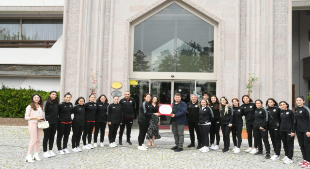 Bir Şampiyonluk Haberi de Belediyenin Hentbol Takımından
