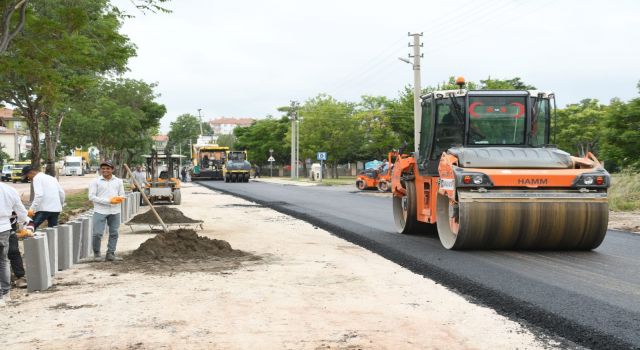 Küçük Bölcek’te Yol ve Refüj Çalışmaları Sürüyor