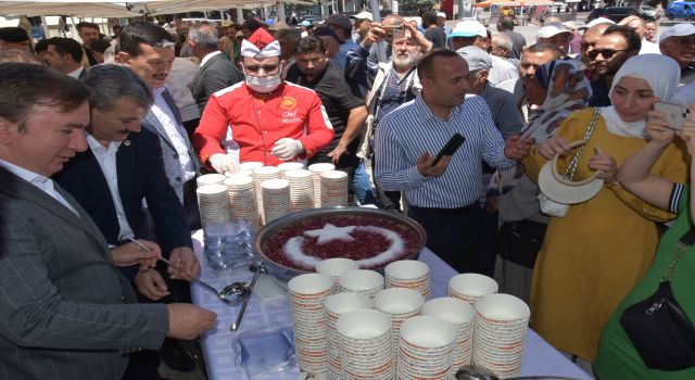 Aşurenin Bereketine Ortak Oldular