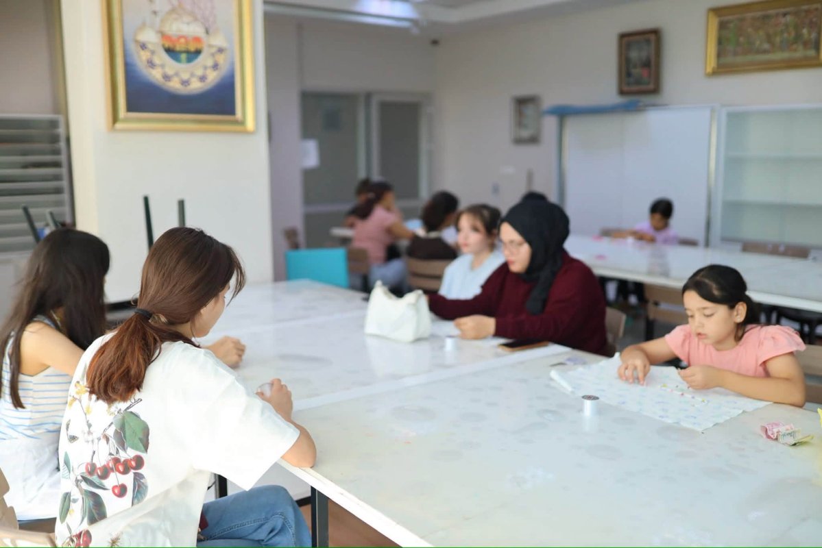 Bu Merkezlerde Anneler, Çocuklarıyla Birlikte Üretiyor
