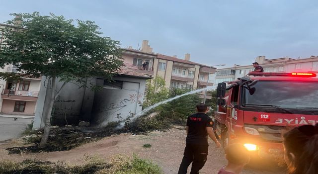 Elektrik Trafosunun Yanında Çıkan Yangın Korkuttu