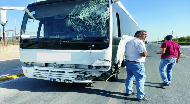 İşçi Servisleri Çarpıştı, 13 Kişi Yaralandı