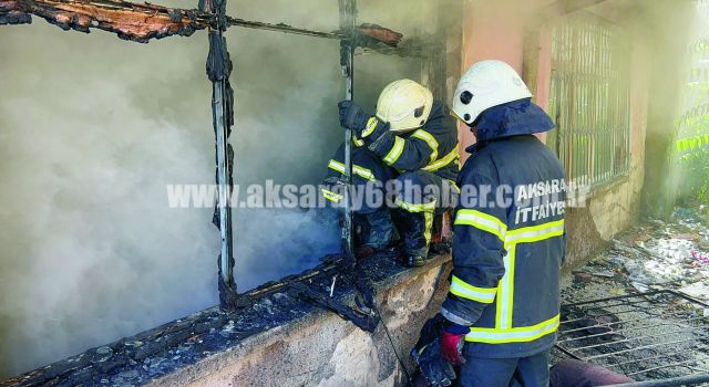 Terzi Deposu Olarak Kullanılan Dairede Yangın Paniği
