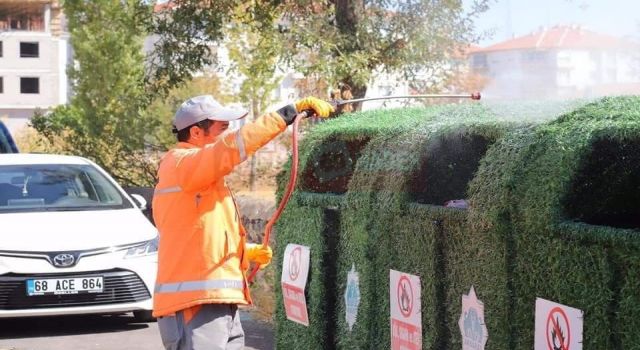 Çöp Konteynerleri Sürekli Dezenfekte Ediliyor