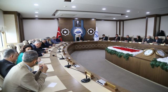 Rektör Arıbaş, Okul Sekreterleriyle Buluştu