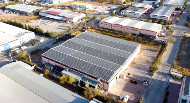 Fabrikaya Kurulan Güneş Panelleriyle Ekonomiye Katkı Sağladılar