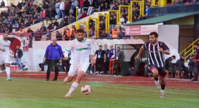 Siyah Beyazlılar Evinde Kaybetti