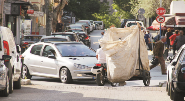 Trafikteki Sürücüleri de  İnşaat Sahiplerini de Bıktırdılar