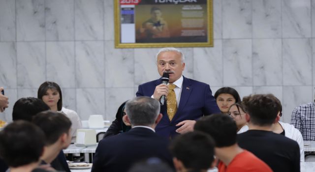 Vali Kumbuzoğlu’ndan Gençlere  “Gelecek Sizindir”