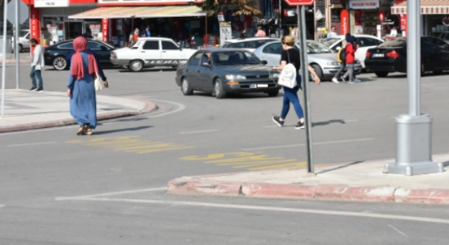 Yaya Geçitleri Hariç Her Yerdeler