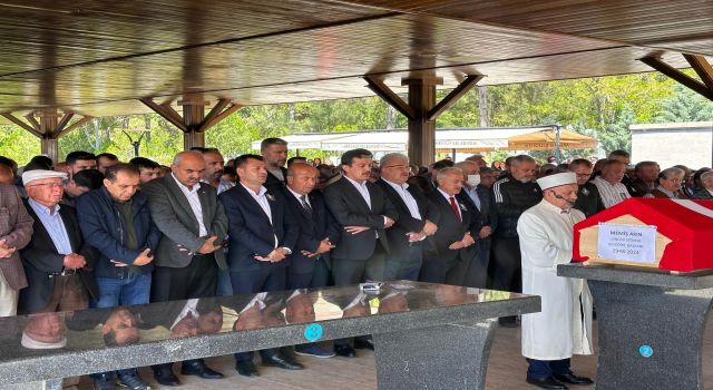 Aksaray’ın İlçelik Döneminin Son, Vilayet Döneminin İlk Başkanı Memiş Akın Son Yolculuğuna Uğurlandı